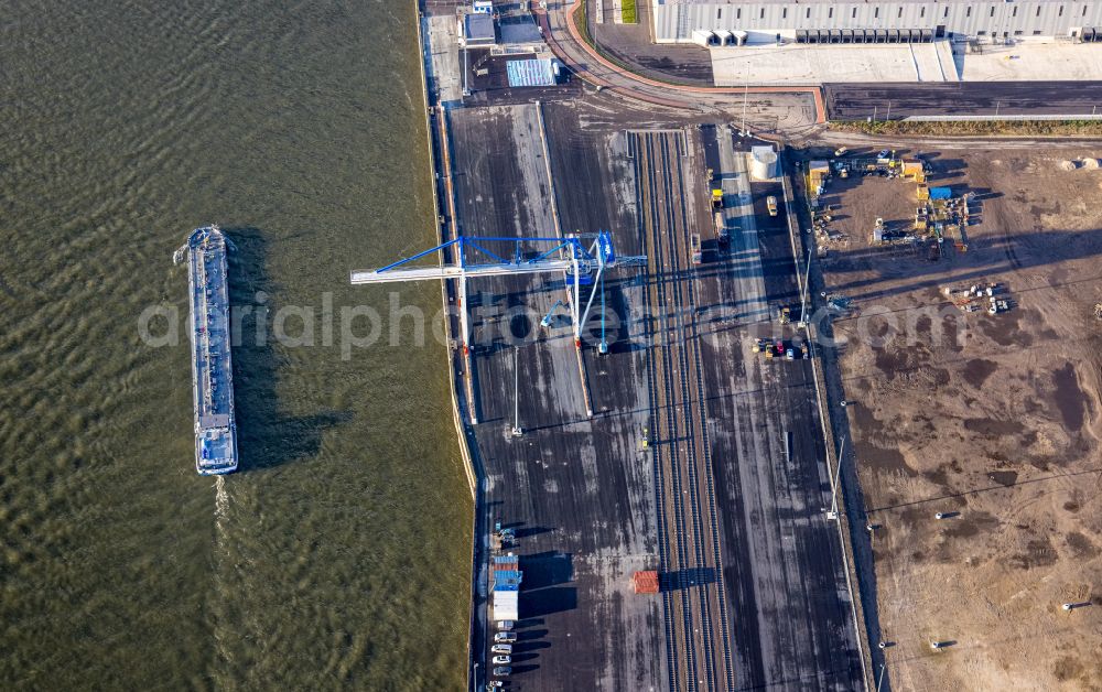 Duisburg from above - Quays and boat moorings at the port of the inland port Logport VI on Ufer of Rhein in Duisburg at Ruhrgebiet in the state North Rhine-Westphalia, Germany