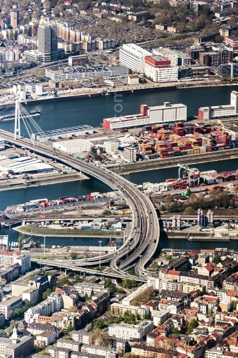 Mannheim from above - Quays and boat moorings at the port of the inland port Mannheimer Handelshafen in Mannheim in the state Baden-Wurttemberg, Germany