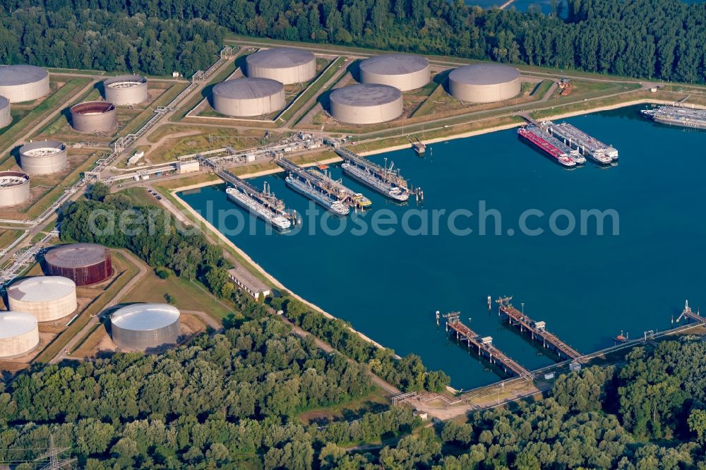 Aerial photograph Karlsruhe - Quays and boat moorings at the port of the inland port Oelhafen Karlsruhe in Karlsruhe in the state Baden-Wurttemberg, Germany