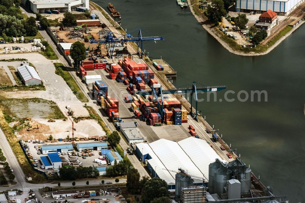 Karlsruhe from the bird's eye view: Quays and boat moorings at the port of the inland port Reihnhafen in Karlsruhe in the state Baden-Wuerttemberg, Germany