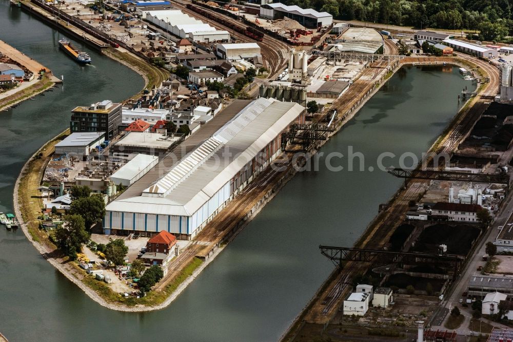 Aerial image Karlsruhe - Quays and boat moorings at the port of the inland port Reihnhafen in Karlsruhe in the state Baden-Wuerttemberg, Germany