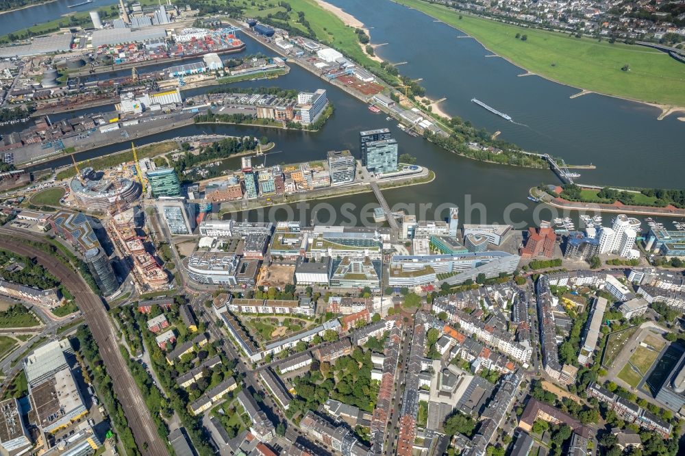 Aerial image Düsseldorf - Quays and boat moorings at the port of the inland port of the Rhine river in Duesseldorf in the state North Rhine-Westphalia, Germany