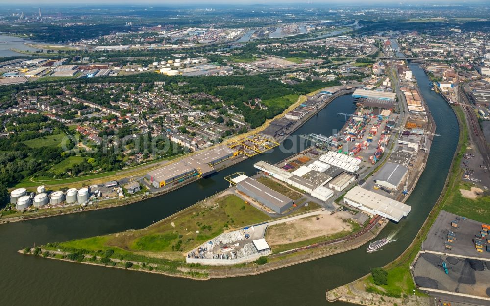 Aerial photograph Duisburg - Quays and boat moorings at the port of the inland port on Rhein in Duisburg in the state North Rhine-Westphalia, Germany