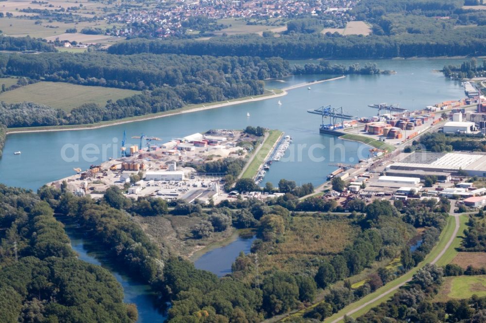 Germersheim from the bird's eye view: Quays and boat moorings at the port of the inland port of the Rhine river in Germersheim in the state Rhineland-Palatinate