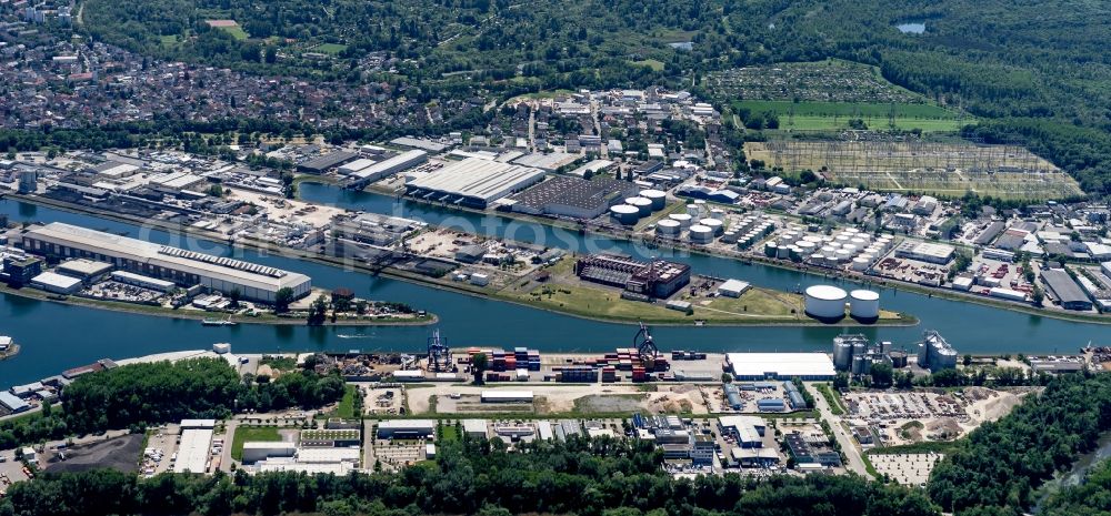 Aerial image Karlsruhe - Quays and boat moorings at the port of the inland port Rhein in Karlsruhe in the state Baden-Wuerttemberg, Germany