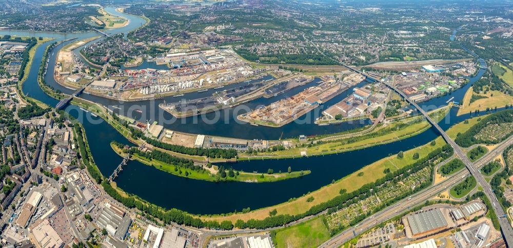 Aerial photograph Duisburg - Quays and boat moorings at the port of the inland port on Rhein and on Ruhr in the district Ruhrort in Duisburg in the state North Rhine-Westphalia, Germany