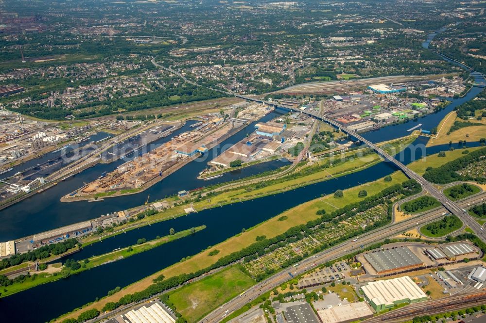 Duisburg from above - Quays and boat moorings at the port of the inland port on Rhein and on Ruhr in the district Ruhrort in Duisburg in the state North Rhine-Westphalia, Germany