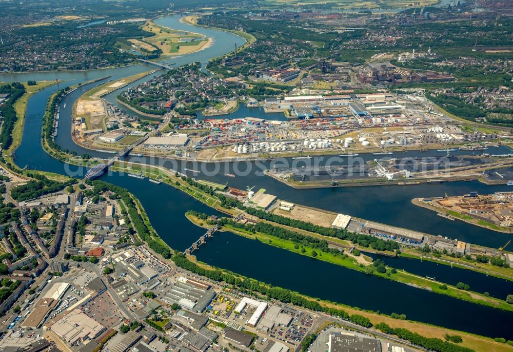 Aerial image Duisburg - Quays and boat moorings at the port of the inland port on Rhein and on Ruhr in the district Ruhrort in Duisburg in the state North Rhine-Westphalia, Germany