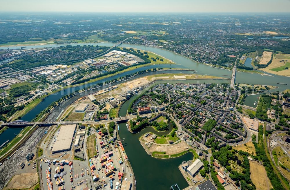 Aerial image Duisburg - Quays and boat moorings at the port of the inland port on Rhein and on Ruhr in the district Ruhrort in Duisburg in the state North Rhine-Westphalia, Germany