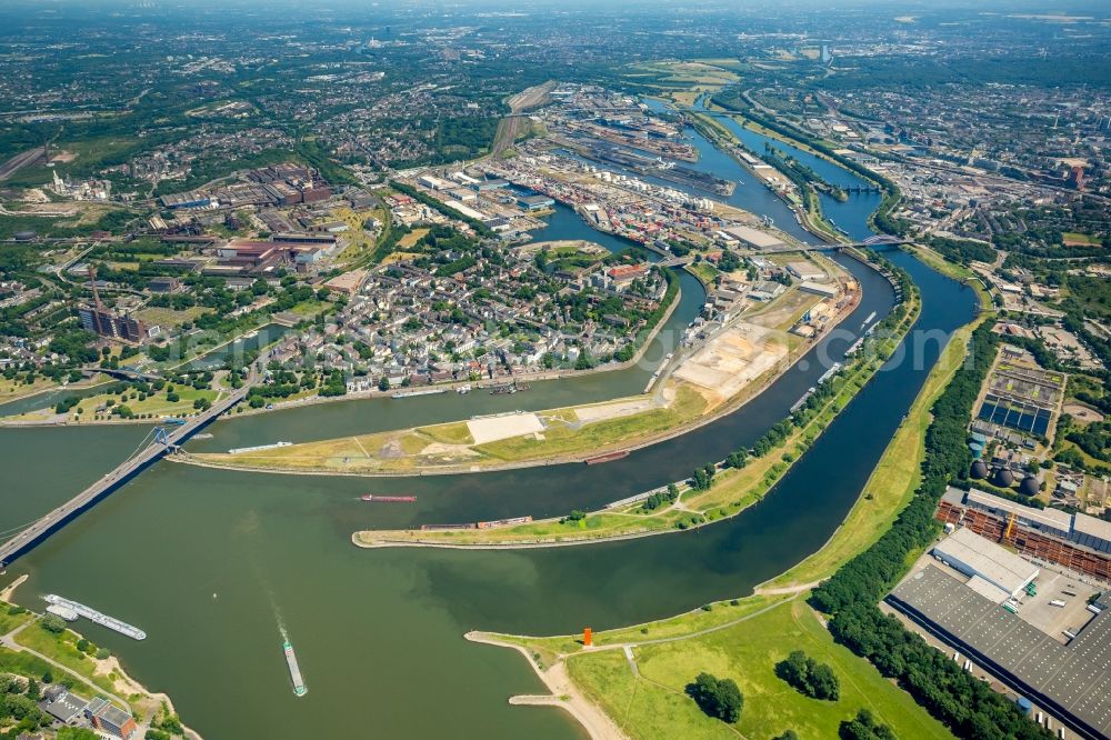 Aerial image Duisburg - Quays and boat moorings at the port of the inland port on Rhein and on Ruhr in the district Ruhrort in Duisburg in the state North Rhine-Westphalia, Germany