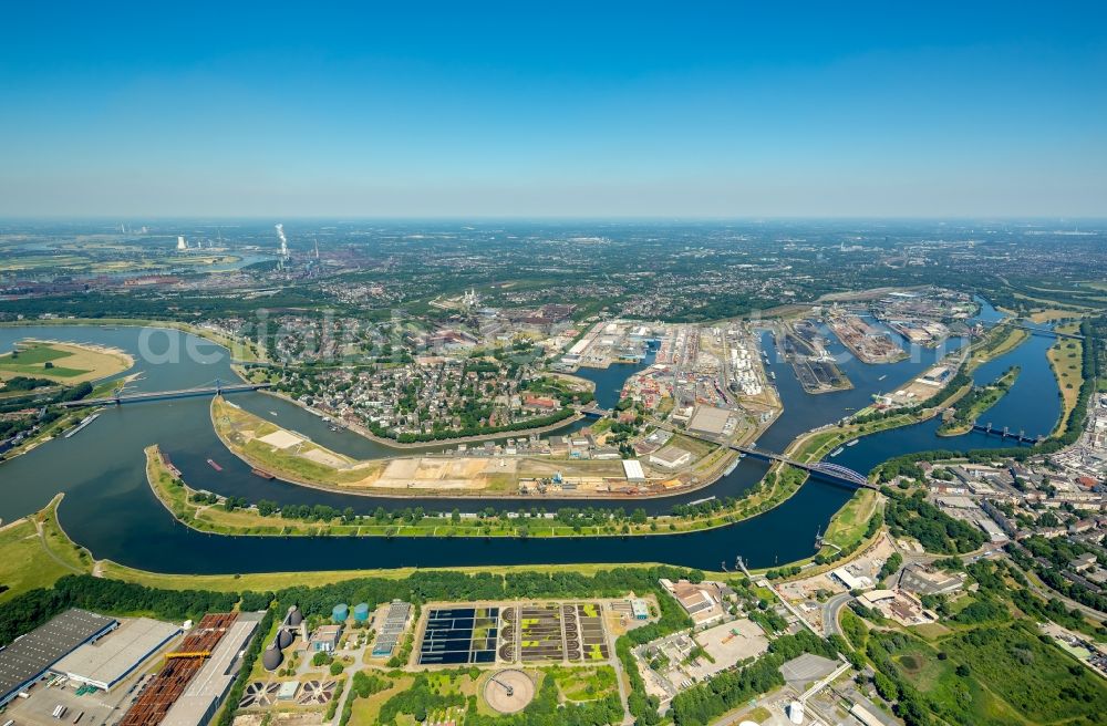 Duisburg from the bird's eye view: Quays and boat moorings at the port of the inland port on Rhein and on Ruhr in the district Ruhrort in Duisburg in the state North Rhine-Westphalia, Germany