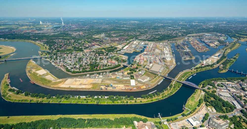 Duisburg from the bird's eye view: Quays and boat moorings at the port of the inland port on Rhein and on Ruhr in the district Ruhrort in Duisburg in the state North Rhine-Westphalia, Germany