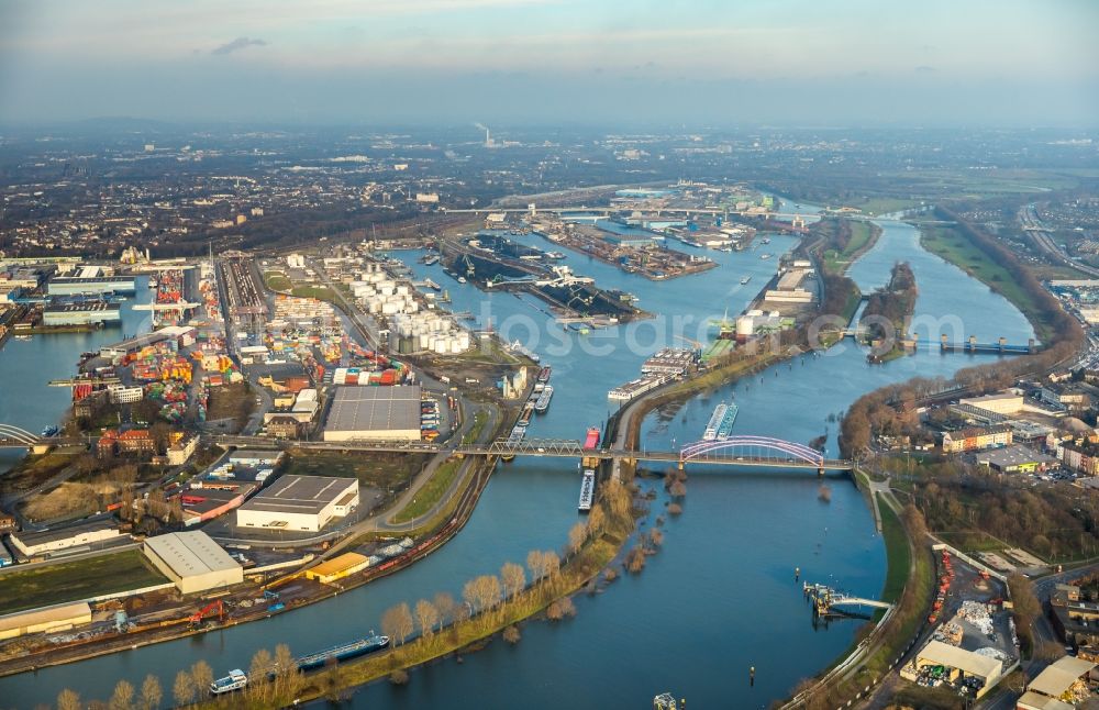 Aerial image Duisburg - Quays and boat moorings at the port of the inland port on Rhein and on Ruhr in the district Ruhrort in Duisburg in the state North Rhine-Westphalia, Germany