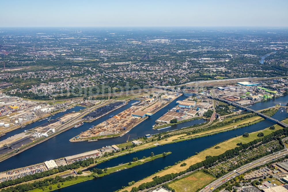 Duisburg from above - Quays and boat moorings at the port of the inland port on Rhein and on Ruhr in the district Ruhrort in Duisburg in the state North Rhine-Westphalia, Germany