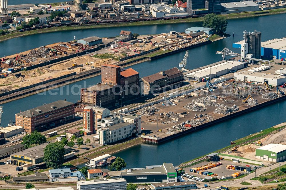 Karlsruhe from the bird's eye view: Quays and boat moorings at the port of the inland port Rheinhafen in Karlsruhe in the state Baden-Wuerttemberg, Germany