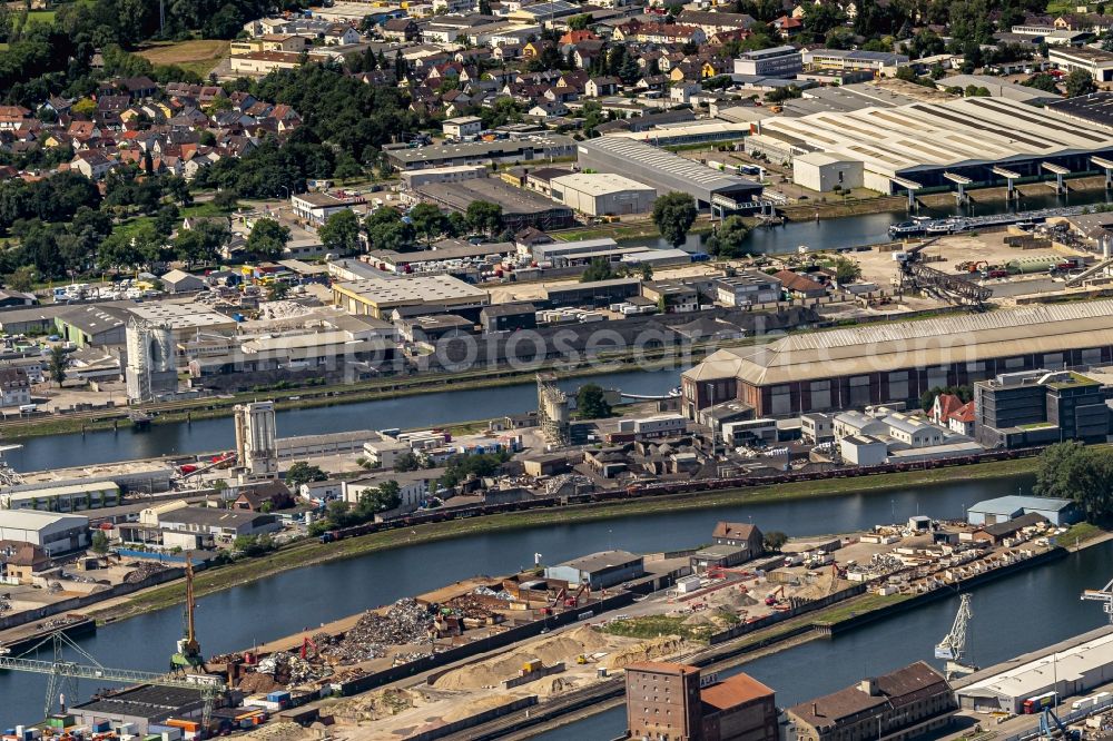 Aerial photograph Karlsruhe - Quays and boat moorings at the port of the inland port Rheinhafen in Karlsruhe in the state Baden-Wuerttemberg, Germany