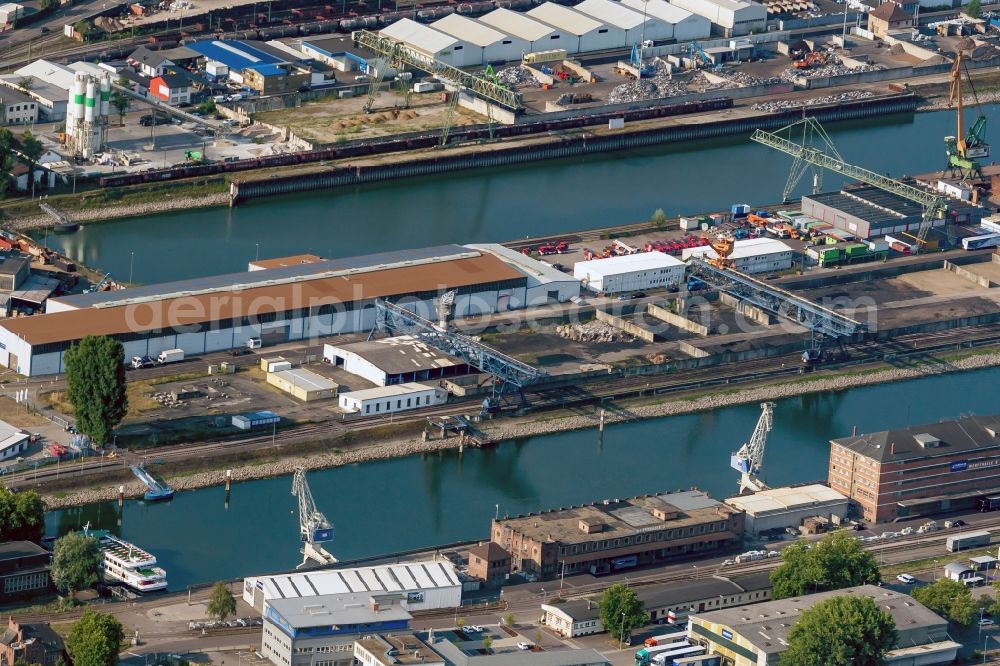 Aerial photograph Karlsruhe - Quays and boat moorings at the port of the inland port Rheinhafen Karlsruhe in Karlsruhe in the state Baden-Wurttemberg, Germany