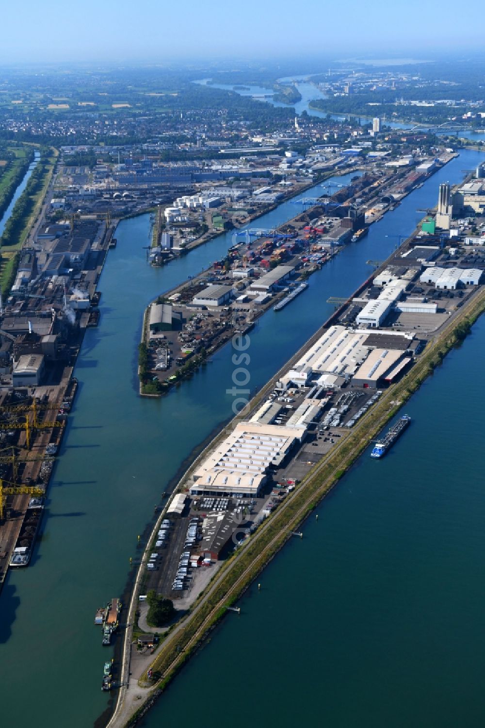 Aerial photograph Kehl - Quays and boat moorings at the port of the inland port Rheinhafen Kehl in Kehl in the state Baden-Wurttemberg, Germany