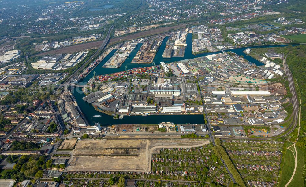 Dortmund from above - Quays and boat moorings at the port of the inland port on Speicherstrasse - Lagerhausstrasse in the district Hafen in Dortmund in the state North Rhine-Westphalia, Germany