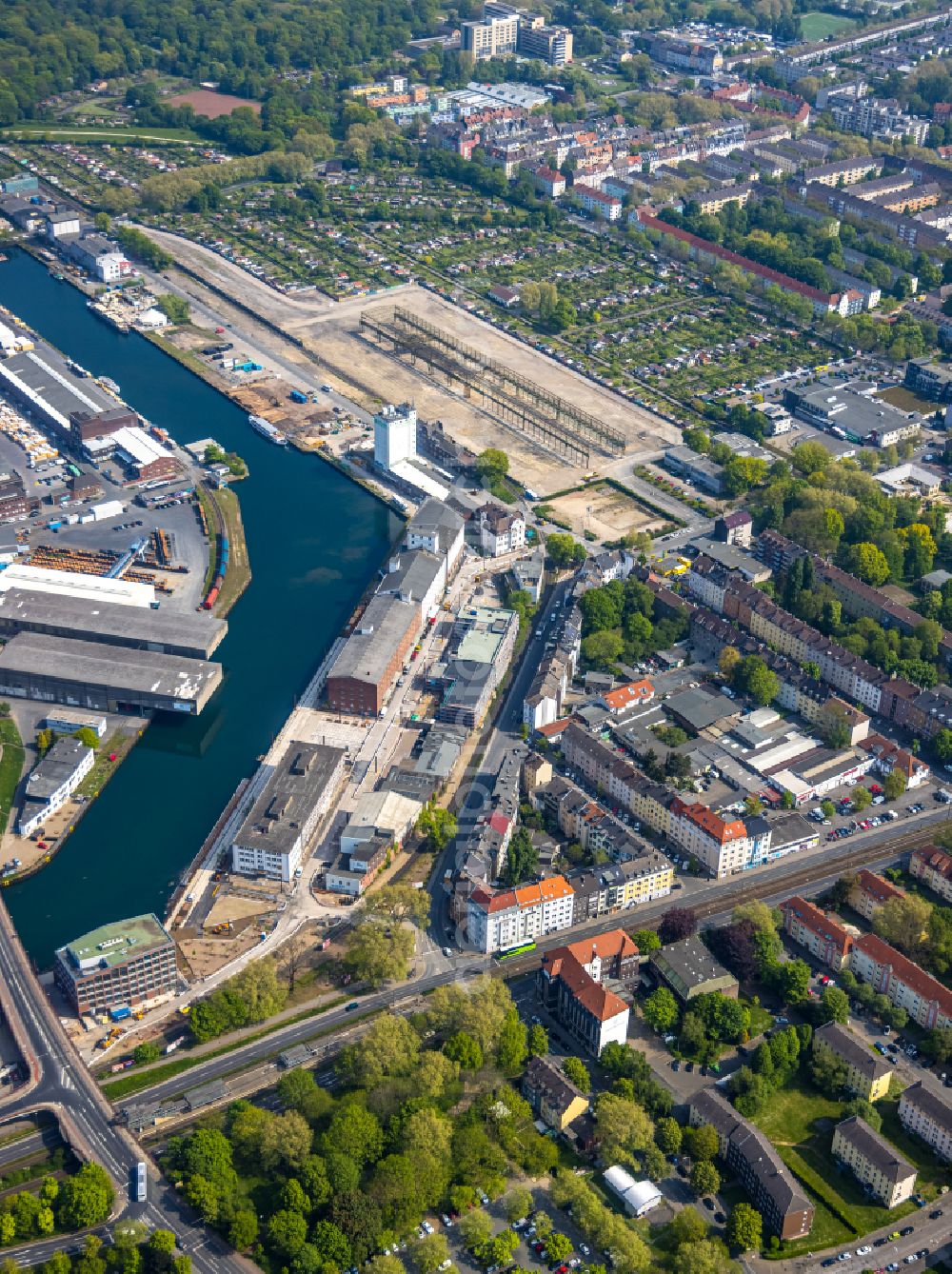 Dortmund from the bird's eye view: Quays and boat moorings at the port of the inland port on Speicherstrasse - Lagerhausstrasse in the district Hafen in Dortmund in the state North Rhine-Westphalia, Germany