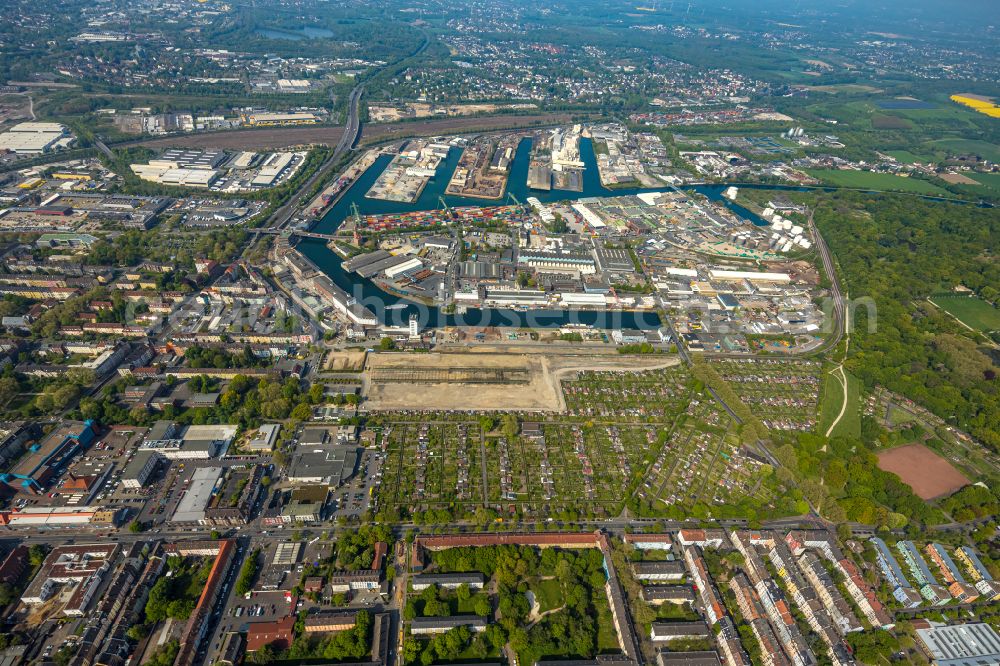 Dortmund from the bird's eye view: Quays and boat moorings at the port of the inland port on Speicherstrasse - Lagerhausstrasse in the district Hafen in Dortmund in the state North Rhine-Westphalia, Germany