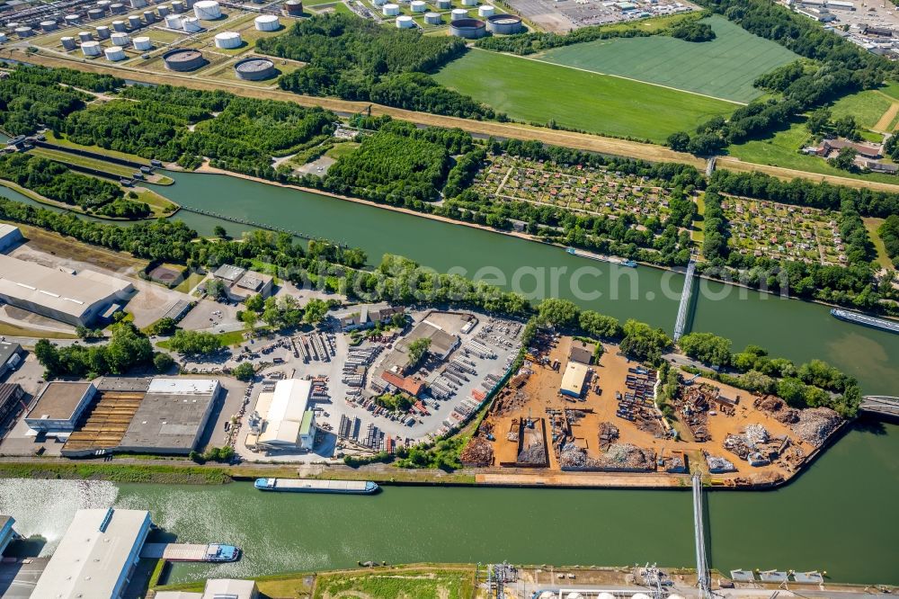 Aerial image Gelsenkirchen - Quays and boat moorings at the port of the inland port Stadthafen Gelsenkirchen in the state North Rhine-Westphalia, Germany