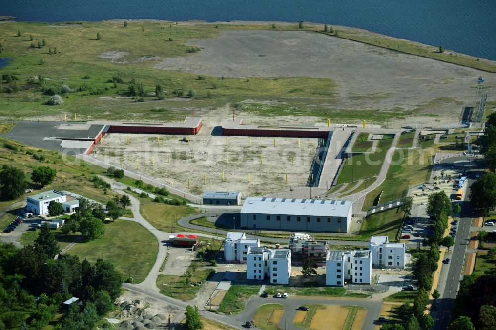 Großräschen from above - Quays and boat moorings at the port of the inland port - Stadthafen Grossraeschen on Seestrasse in Grossraeschen in the state Brandenburg, Germany