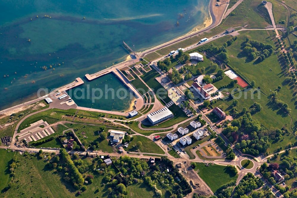 Aerial image Großräschen - Quays and boat moorings at the port of the inland port - Stadthafen Grossraeschen on Seestrasse in Grossraeschen in the state Brandenburg, Germany