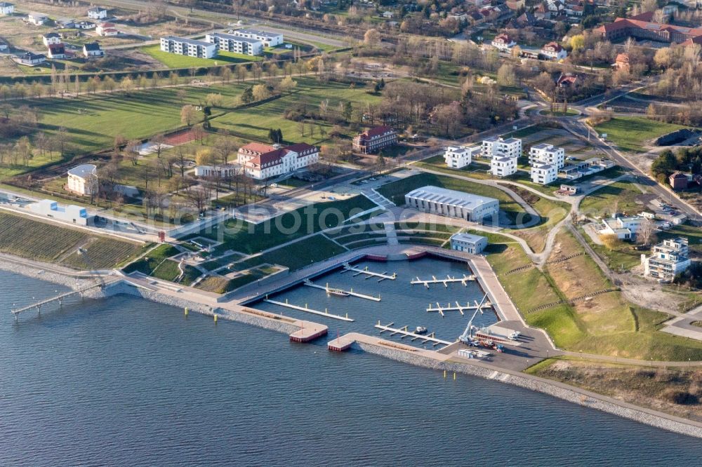 Großräschen from the bird's eye view: Quays and boat moorings at the port of the inland port - Stadthafen Grossraeschen on Seestrasse in Grossraeschen in the state Brandenburg, Germany