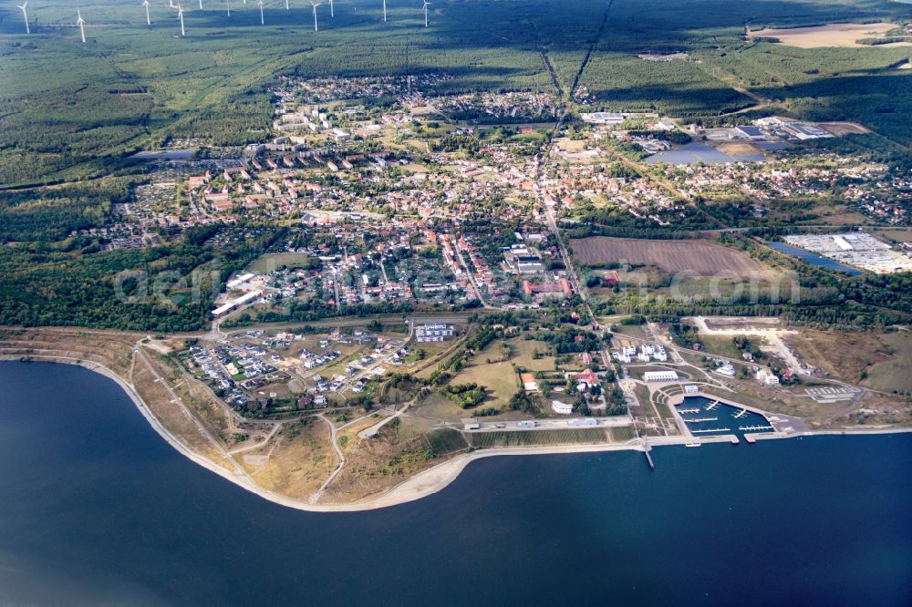 Großräschen from the bird's eye view: Quays and boat moorings at the port of the inland port - Stadthafen Grossraeschen on Seestrasse in Grossraeschen in the state Brandenburg, Germany