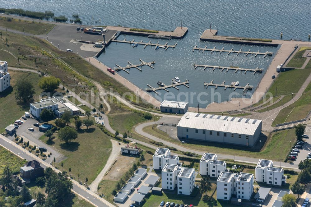 Großräschen from above - Quays and boat moorings at the port of the inland port - Stadthafen Grossraeschen on Seestrasse in Grossraeschen in the state Brandenburg, Germany