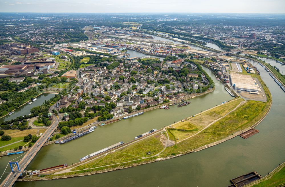 Aerial image Duisburg - Quays and boat moorings at the port of the inland port on Vinckekanal on street Dammstrasse in the district Ruhrort in Duisburg at Ruhrgebiet in the state North Rhine-Westphalia, Germany