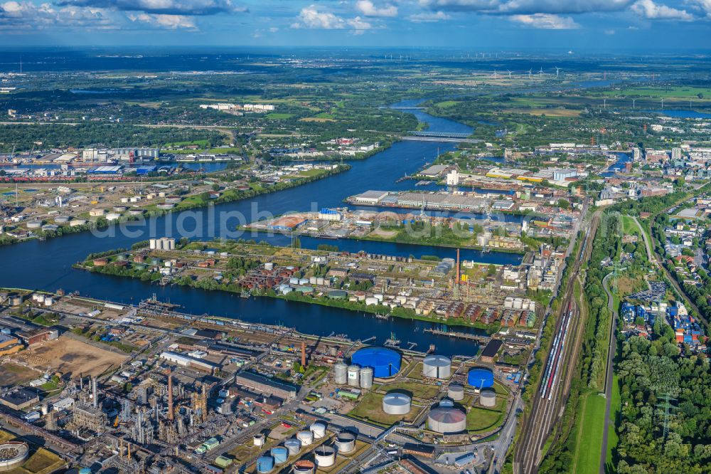 Aerial photograph Hamburg - Quays and boat moorings at the port of the inland port Seehafen 1 to 4 on the southern Elbe in the district Harburg in Hamburg, Germany