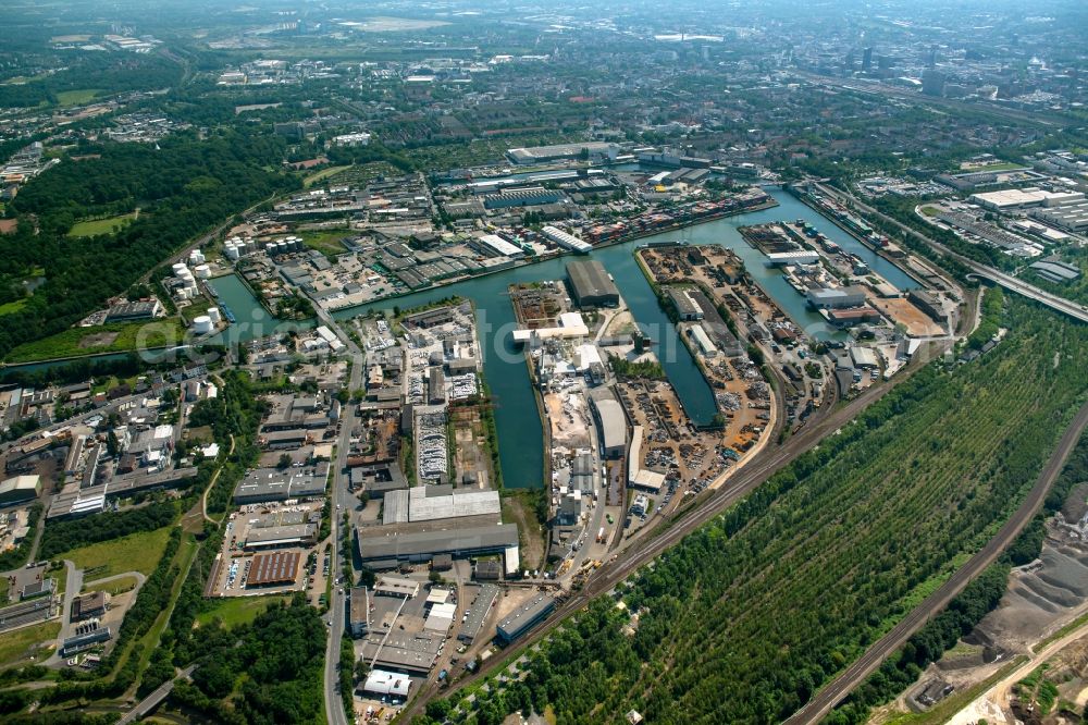 Dortmund from above - Wharves and piers with ship loading terminals in the inner harbor in Dortmund in the state North Rhine-Westphalia