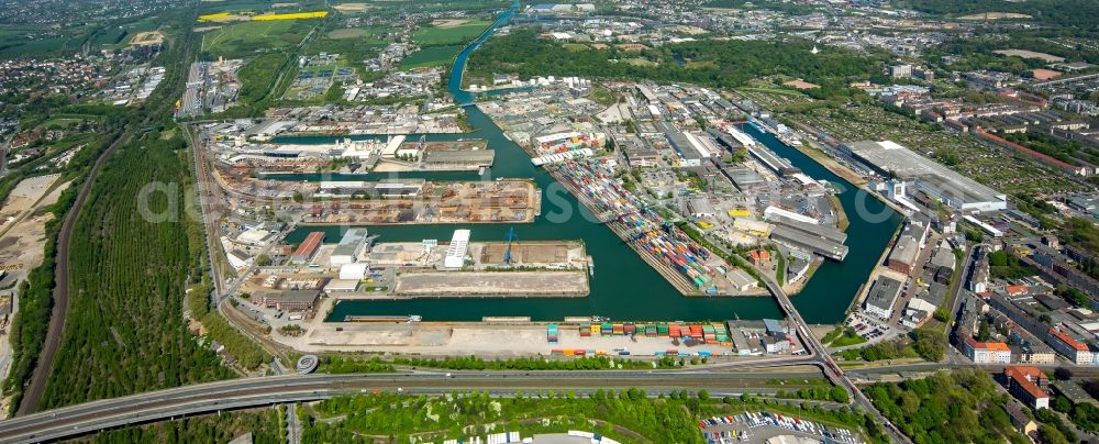 Dortmund from the bird's eye view: Wharves and piers with ship loading terminals in the inner harbor in Dortmund in the state North Rhine-Westphalia