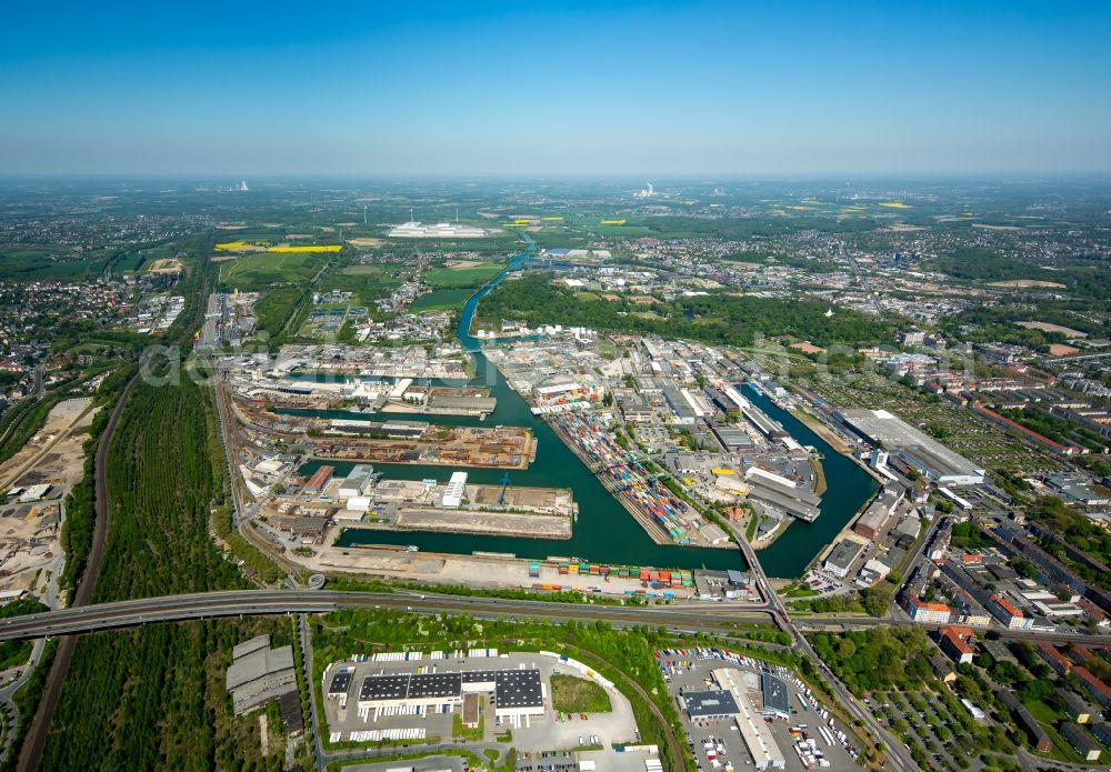 Aerial image Dortmund - Wharves and piers with ship loading terminals in the inner harbor in Dortmund in the state North Rhine-Westphalia