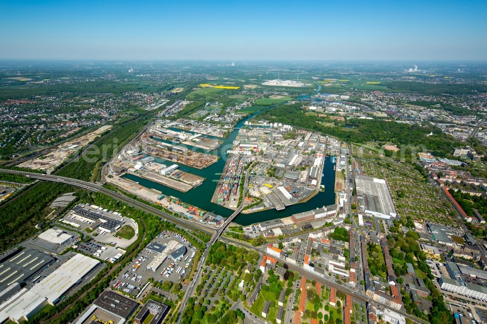 Aerial photograph Dortmund - Wharves and piers with ship loading terminals in the inner harbor in Dortmund in the state North Rhine-Westphalia