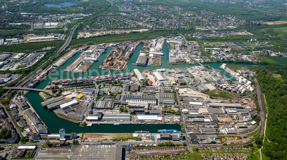 Dortmund from the bird's eye view: Wharves and piers with ship loading terminals in the inner harbor in Dortmund in the state North Rhine-Westphalia