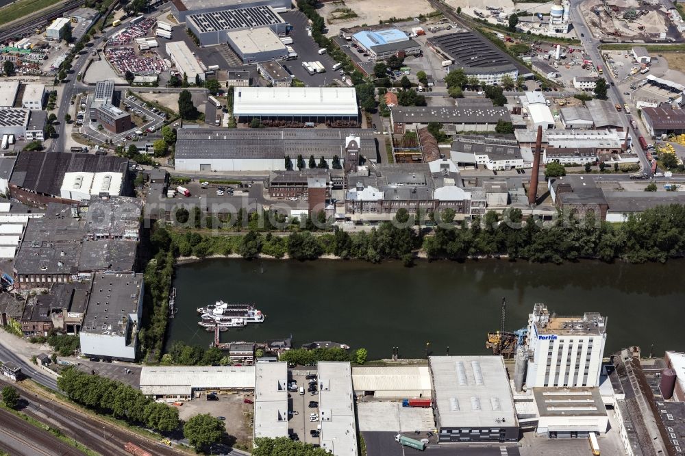 Aerial image Düsseldorf - Wharves and piers with ship loading terminals in the inner harbor in Duesseldorf in the state North Rhine-Westphalia, Germany