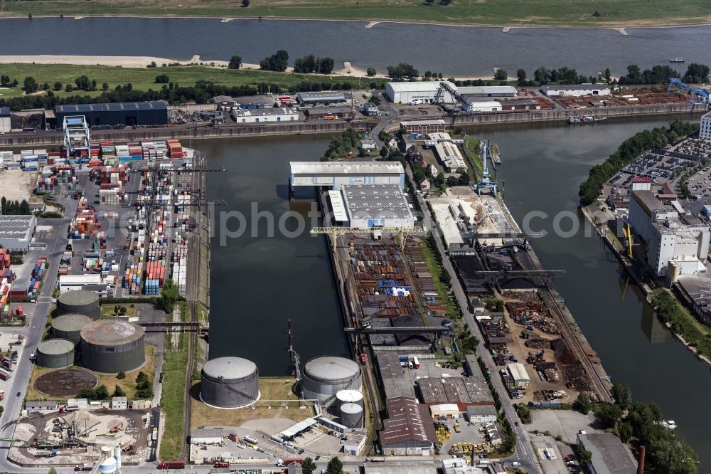 Düsseldorf from above - Wharves and piers with ship loading terminals in the inner harbor in Duesseldorf in the state North Rhine-Westphalia, Germany