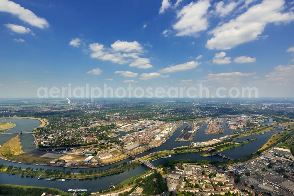 Aerial image Duisburg - Wharves and piers with ship loading terminals in the inner harbor in Duisburg in the state North Rhine-Westphalia