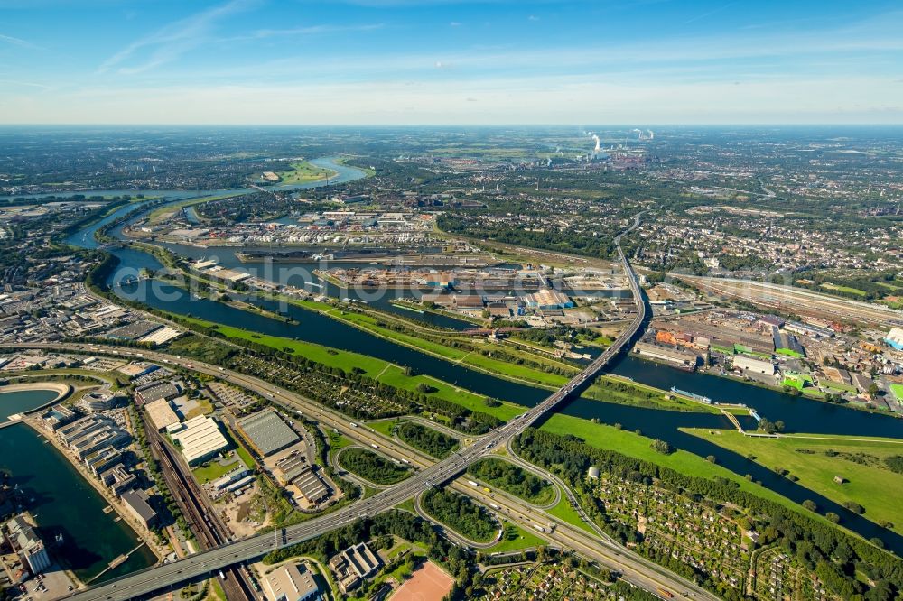 Aerial image Duisburg - Wharves and piers with ship loading terminals in the inner harbor in Duisburg in the state North Rhine-Westphalia