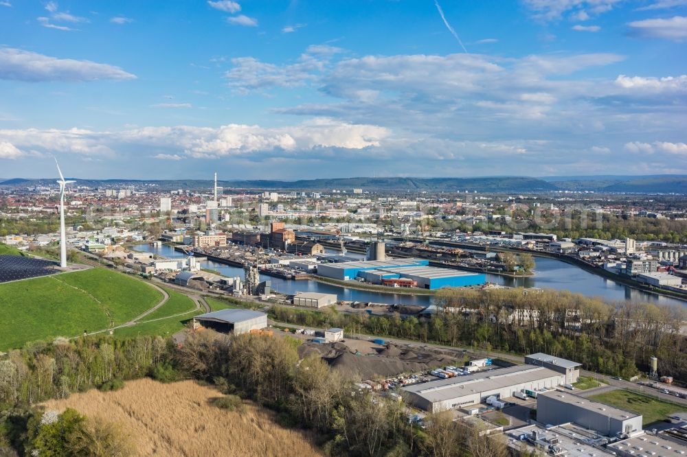 Aerial image Karlsruhe - Wharves and piers with ship loading terminals in the inner harbor in Karlsruhe in the state Baden-Wuerttemberg