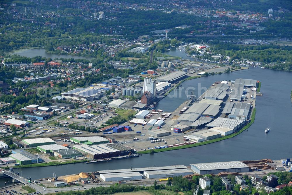 Aerial image Lübeck - Wharves and piers with ship loading terminals in the inner harbor in Luebeck in the state Schleswig-Holstein