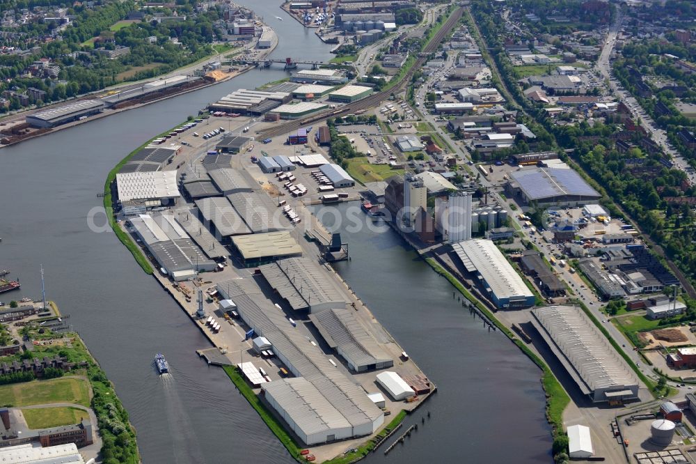 Aerial image Lübeck - Wharves and piers with ship loading terminals in the inner harbor in Luebeck in the state Schleswig-Holstein