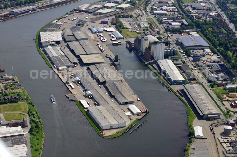 Aerial photograph Lübeck - Wharves and piers with ship loading terminals in the inner harbor in Luebeck in the state Schleswig-Holstein