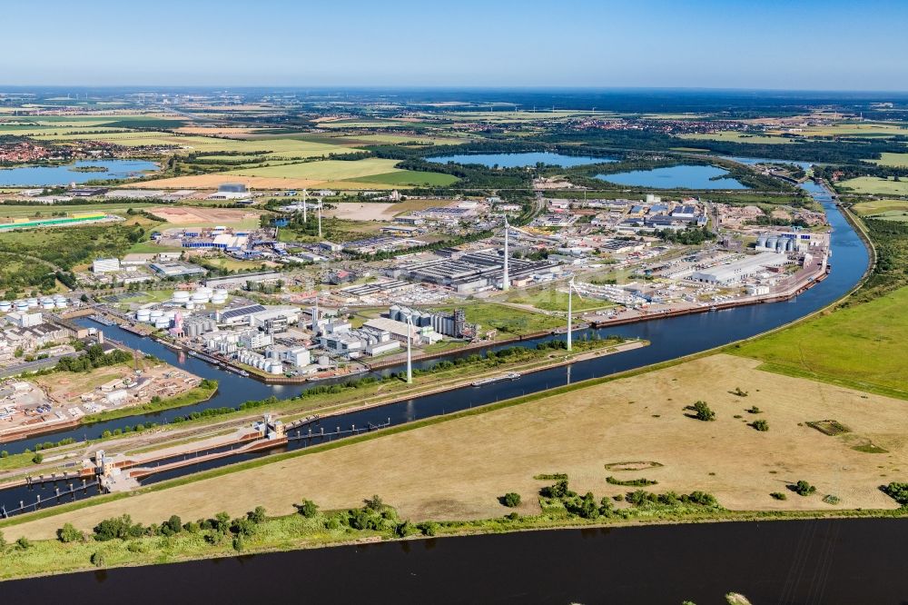 Magdeburg from above - Wharves and piers with ship loading terminals in the inner harbor in Magdeburg in the state Saxony-Anhalt