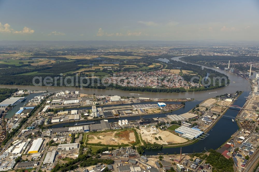 Mannheim from the bird's eye view: Wharves and piers with ship loading terminals in the inner harbor in Mannheim in the state Baden-Wuerttemberg