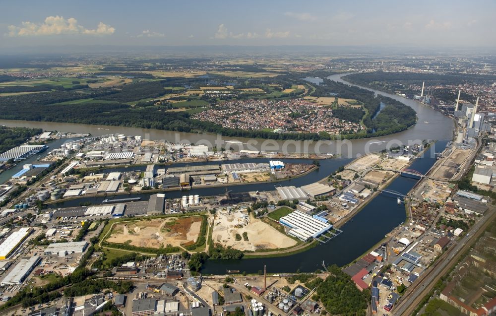 Aerial image Mannheim - Wharves and piers with ship loading terminals in the inner harbor in Mannheim in the state Baden-Wuerttemberg