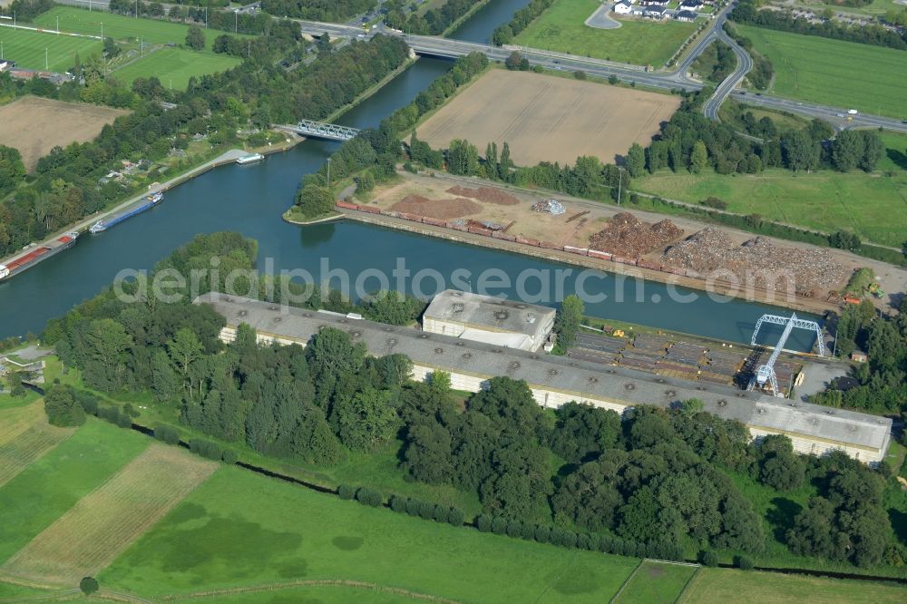 Aerial image Peine - Wharves and piers with ship loading terminals in the inner harbor of Mittellandkanal in Peine in the state Lower Saxony